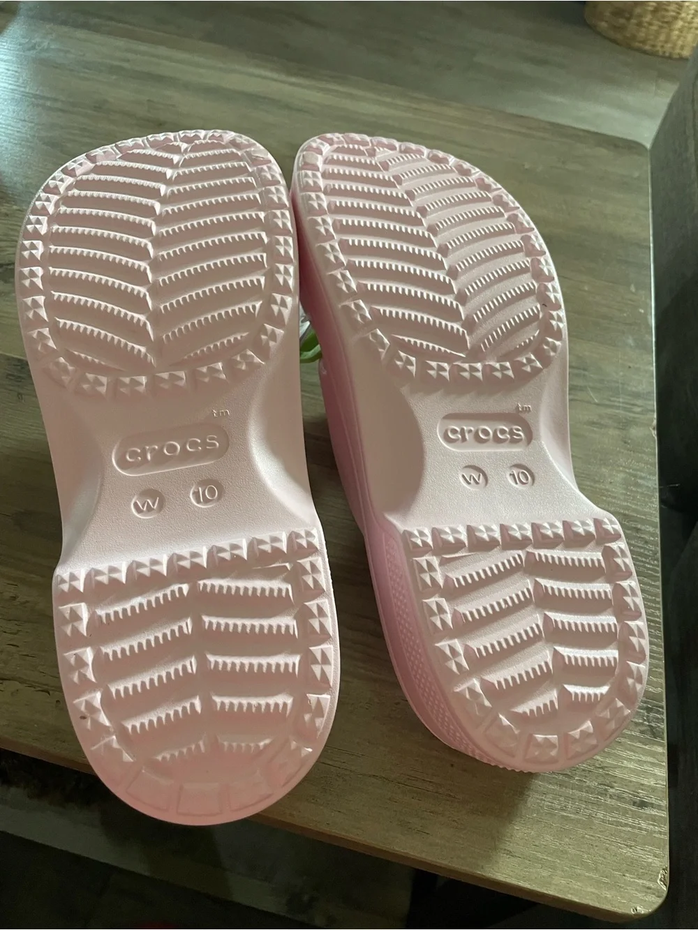 Crocs light pink Crisscross Strap slip on Platform Slides. Women’s 10 NEW